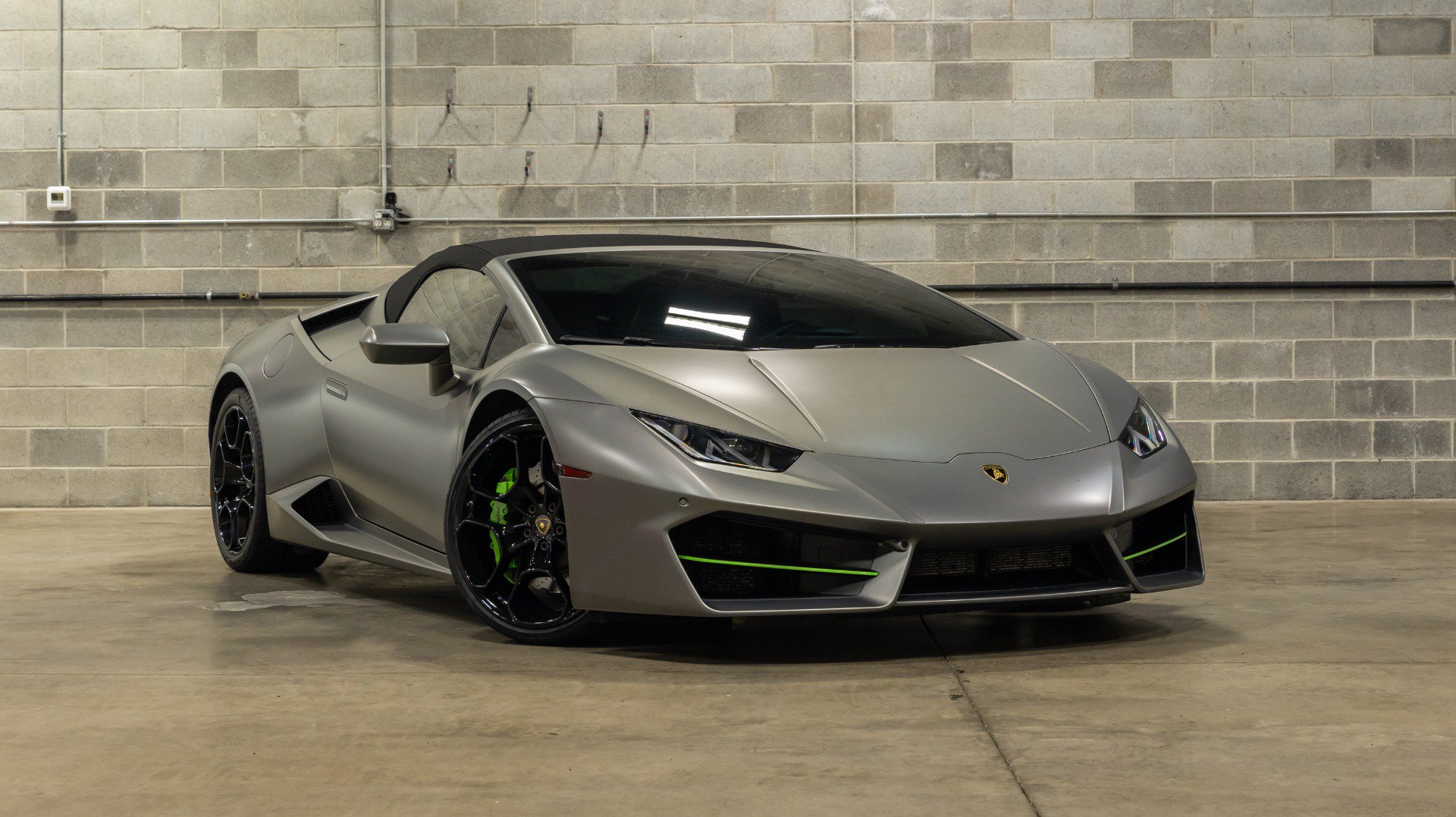 Used 2017 Lamborghini Huracan LP 580-2 RWD image 2