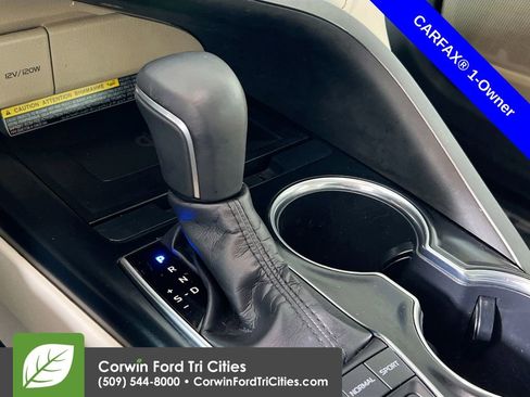 Used 2019 Toyota Camry XLE image 10