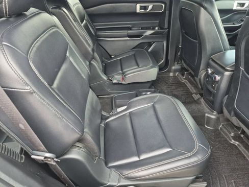 Used 2020 Ford Explorer XLT w/ Equipment Group 202A AWD/4WD image 20