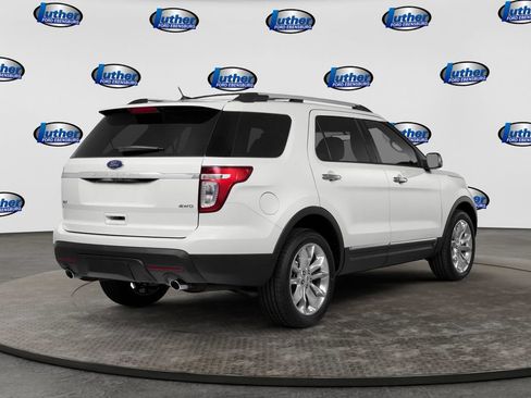 Used 2015 Ford Explorer XLT w/ Equipment Group 202A AWD/4WD image 2