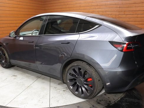 Used 2022 Tesla Model Y Performance image 11
