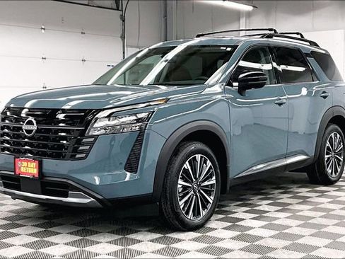 New 2026 Nissan Pathfinder Platinum image 3