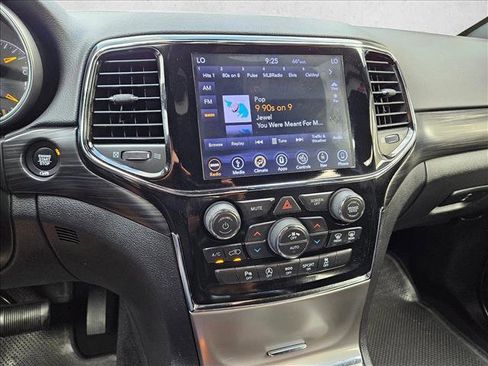 Used 2019 Jeep Grand Cherokee Altitude image 12