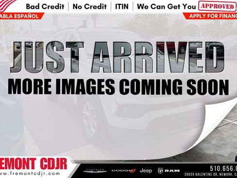 Used 2024 Jeep Compass Latitude AWD/4WD image 1