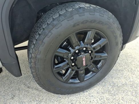 Used 2025 GMC Sierra 2500 AT4 w/ AT4 Premium Plus Package image 9