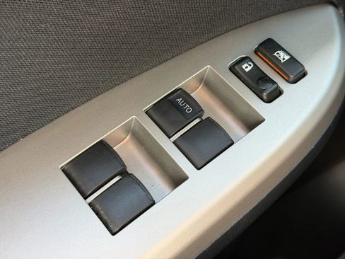 Used 2010 Toyota Corolla S image 17