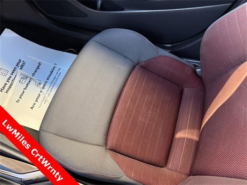 Used 2025 Toyota Corolla SE image 27