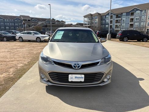 Used 2015 Toyota Avalon Limited image 3