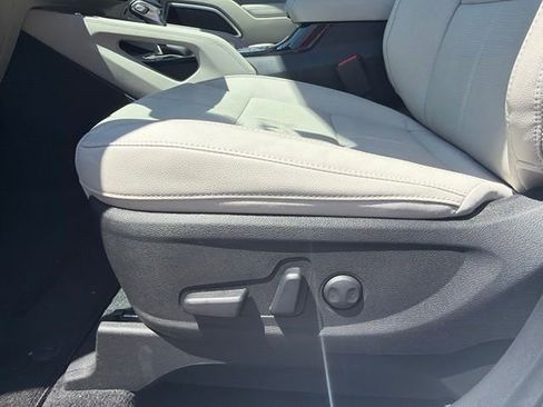 Used 2025 Kia Telluride EX w/ EX Captain's Chair Package FWD image 9