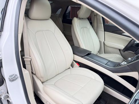 Used 2017 Lincoln MKZ Reserve w/ Climate Package image 40