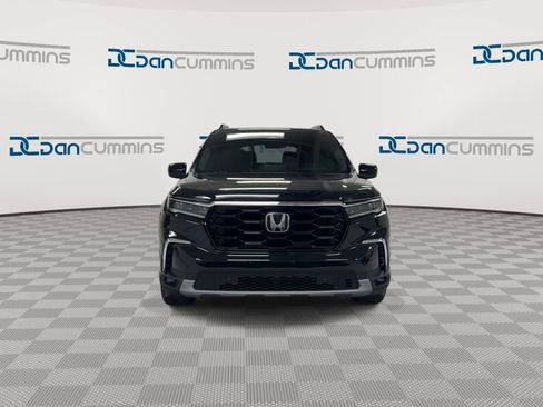 Used 2024 Honda Pilot Touring image 3