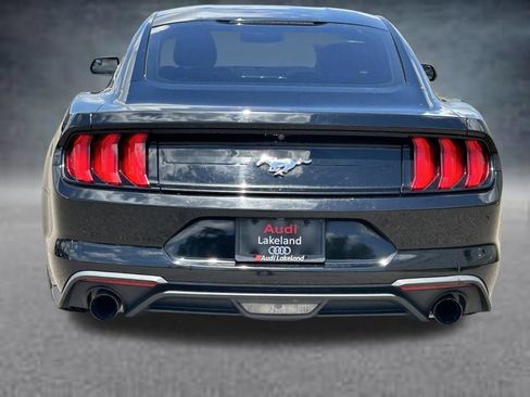 Used 2018 Ford Mustang Coupe RWD image 4