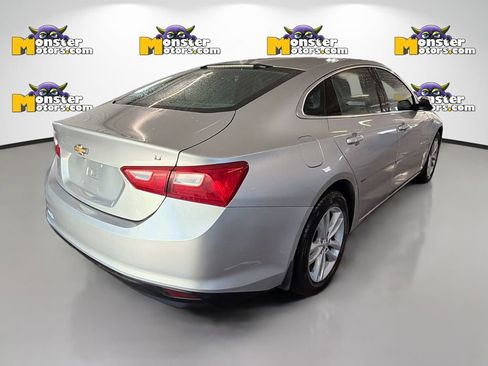 Used 2017 Chevrolet Malibu LT FWD image 4