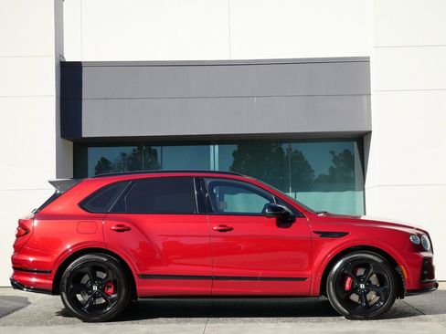 Used 2022 Bentley Bentayga image 5