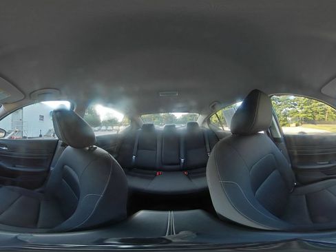 Used 2025 Nissan Altima 2.5 SV FWD image 43