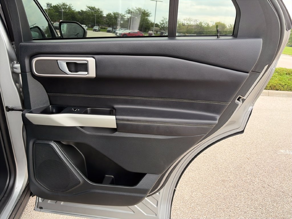 Used 2023 Ford Explorer XLT w/ Equipment Group 202A AWD/4WD image 28