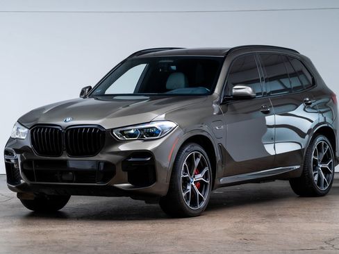 Used 2023 BMW X5 xDrive45e w/ Executive Package AWD/4WD image 3