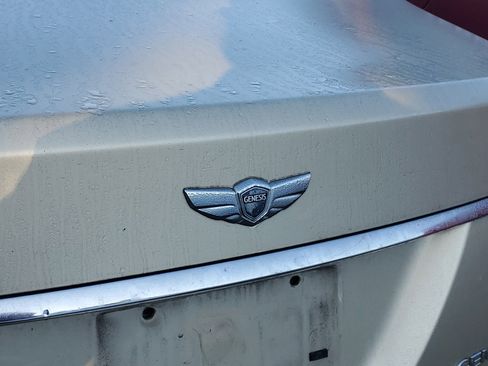 Used 2011 Hyundai Genesis 4.6 RWD image 9