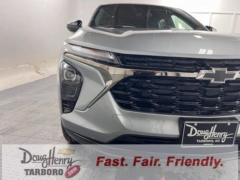 New 2026 Chevrolet Trax RS w/ Sunroof Package FWD image 10