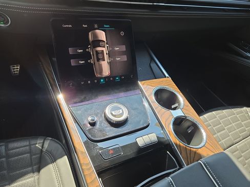 Certified 2025 Cadillac Escalade Sport Platinum w/ LPO, Floor Liner Package AWD/4WD image 22