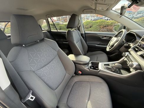 Used 2025 Toyota RAV4 XLE image 39