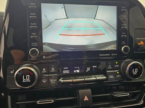 Used 2022 Toyota Highlander XSE image 12