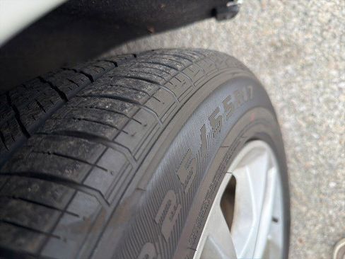 Used 2017 Chevrolet Malibu LT image 9