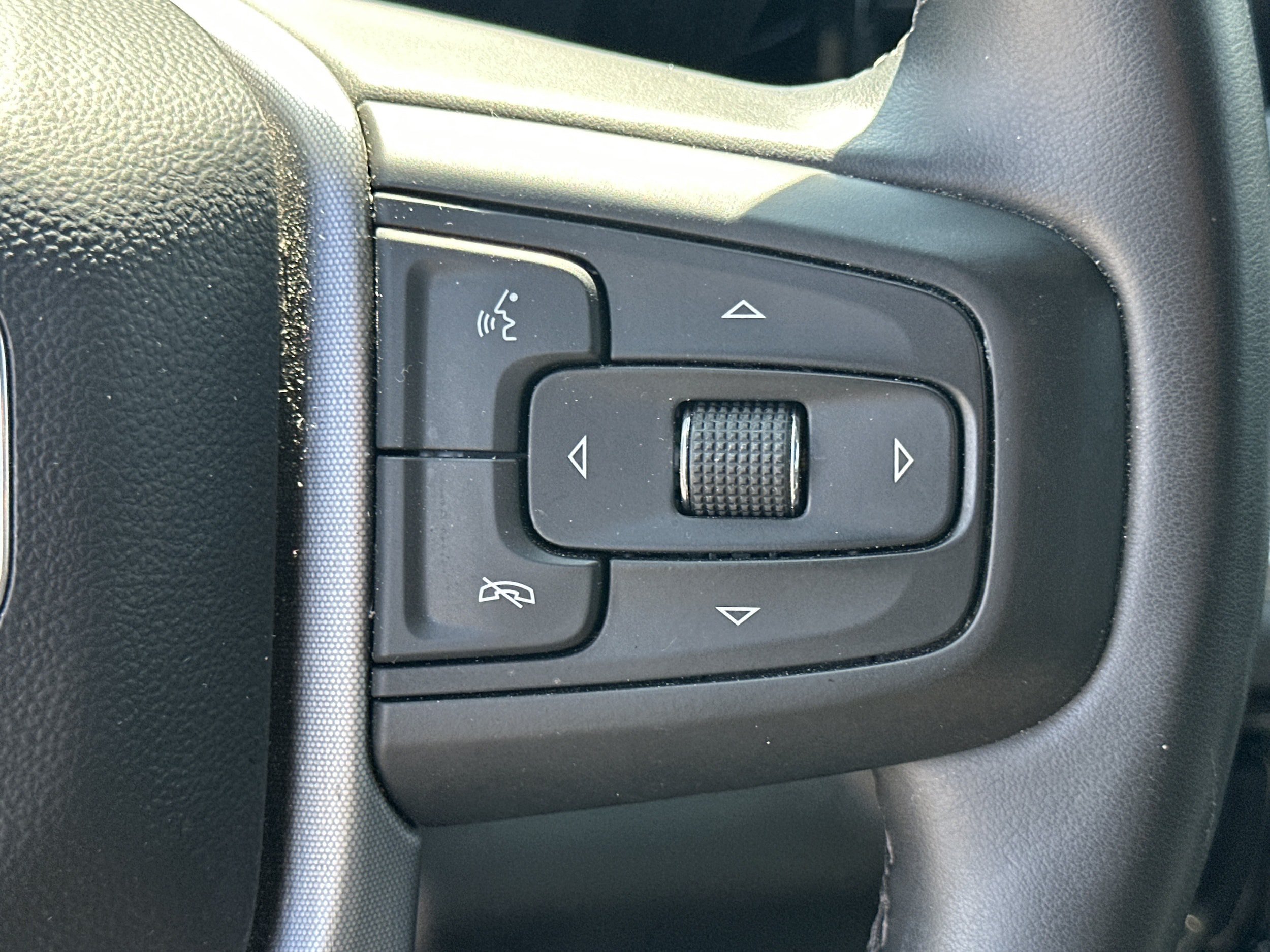 Used 2025 GMC Sierra 1500 SLT RWD image 25