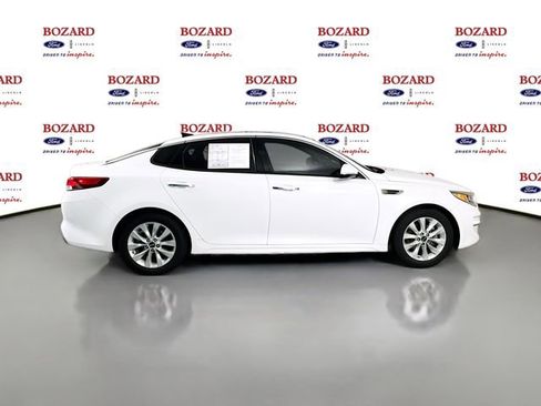 Used 2018 Kia Optima EX w/ Premium Package image 9