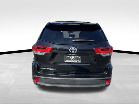 Used 2019 Toyota Highlander LE FWD image 5
