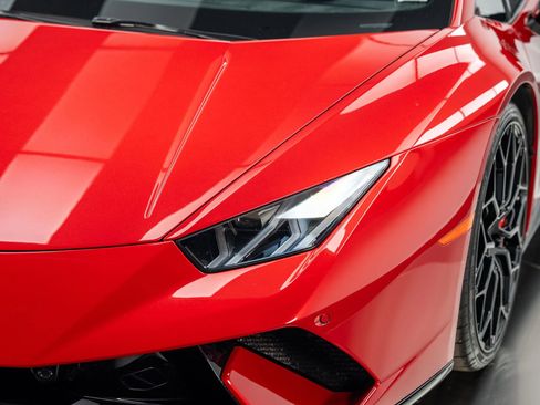 Used 2018 Lamborghini Huracan Performante image 15