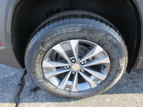 New 2026 Chevrolet Equinox LT w/ LPO, Floor Liner Package image 9