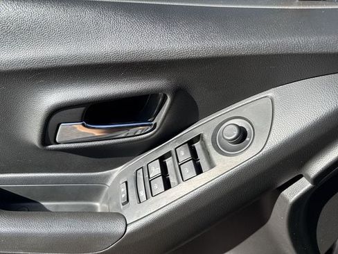 Used 2019 Chevrolet Trax LT w/ LT Convenience Package AWD/4WD image 13
