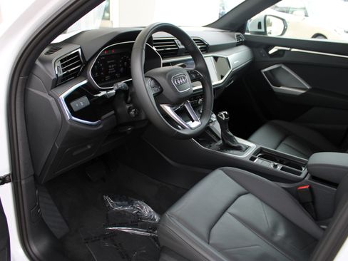 Certified 2025 Audi Q3 2.0T Premium w/ Convenience Package AWD/4WD image 15
