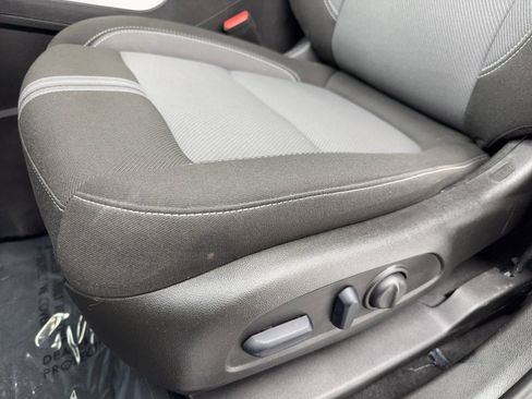 Used 2025 Chevrolet Blazer LT image 35