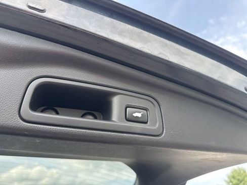 Used 2016 Honda Pilot Touring image 12