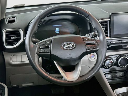 Used 2025 Hyundai Venue SEL FWD image 18