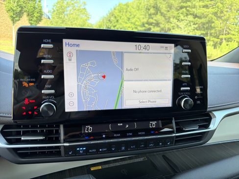 Used 2021 Toyota Sienna Platinum FWD image 28