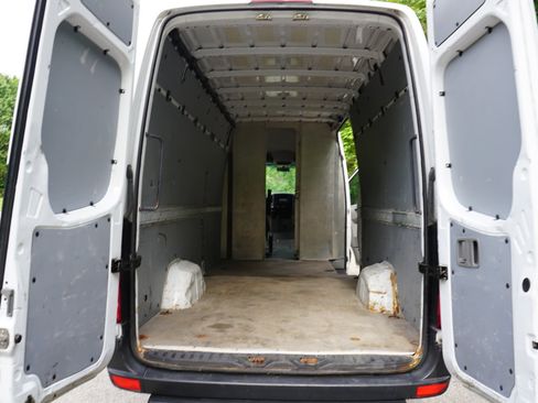 Used 2015 Freightliner Sprinter 2500 image 21