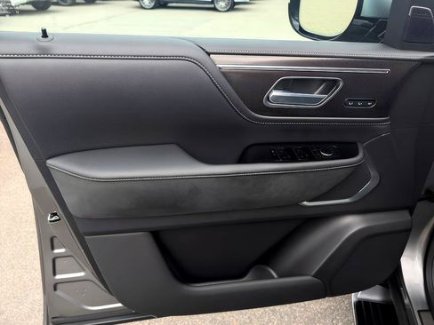 Certified 2026 INFINITI QX80 Luxe AWD/4WD image 9