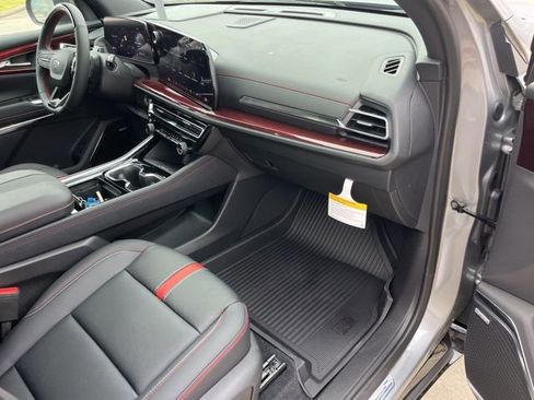 New 2026 Chevrolet Traverse RS w/ LPO, Floor Liner Package image 44