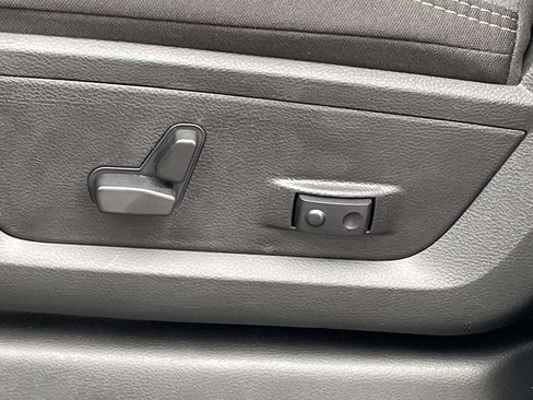 New 2026 RAM 3500 Big Horn AWD/4WD image 26