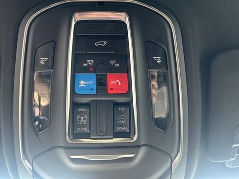 Used 2025 Jeep Grand Cherokee Laredo X w/ Luxury Tech Group I RWD image 16