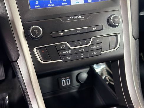 Used 2020 Ford Fusion SE FWD image 18