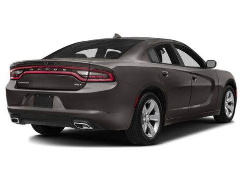 Used 2015 Dodge Charger SXT RWD image 2