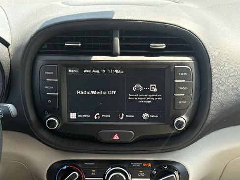 Used 2025 Kia Soul LX w/ LX Technology Package FWD image 10