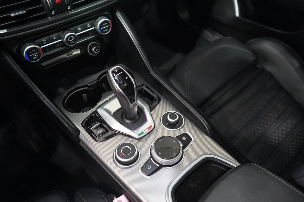 Used 2022 Alfa Romeo Giulia Veloce RWD image 30