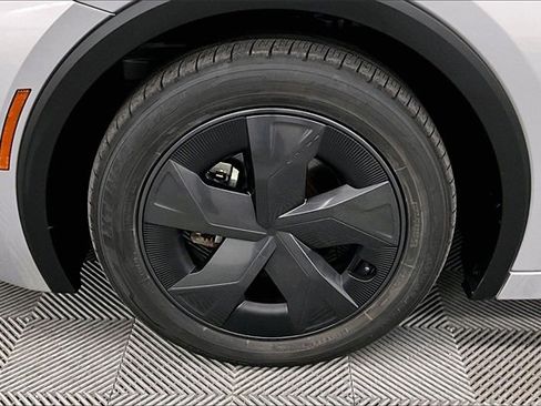 Used 2024 Toyota Prius LE image 9