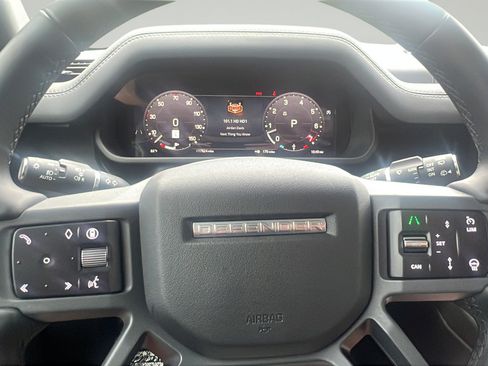 Used 2025 Land Rover Defender 130 X-Dynamic SE AWD/4WD image 30