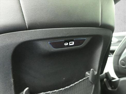 Used 2025 Chrysler Pacifica Limited image 23